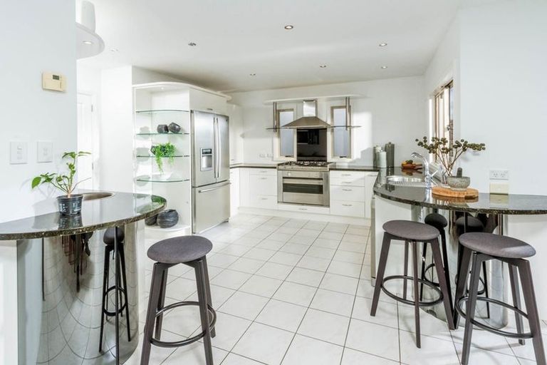 Photo of property in 1/25 Churchill Road, Murrays Bay, Auckland, 0630