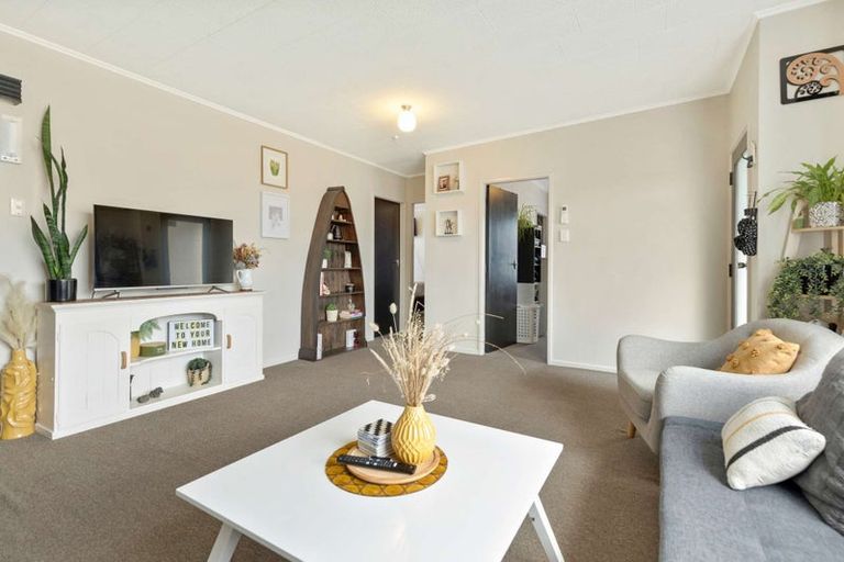 Photo of property in 2/54 Weston Avenue, Roslyn, Palmerston North, 4414