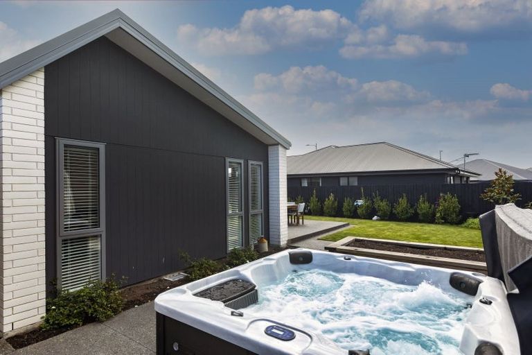 Photo of property in 117 Prestons Park Drive, Marshland, Christchurch, 8083