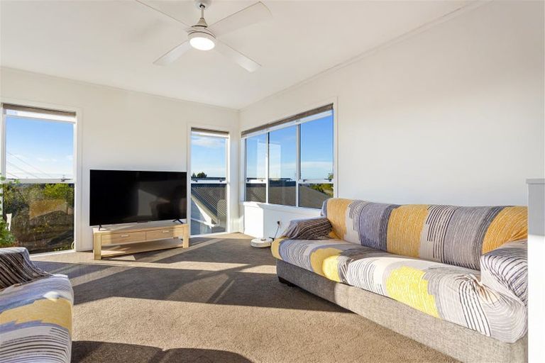 Photo of property in 123 Waimumu Road, Massey, Auckland, 0614