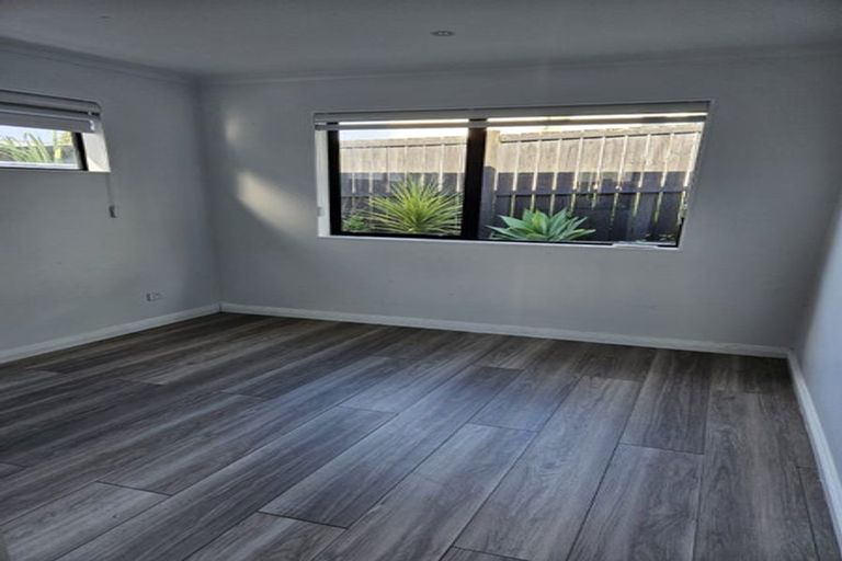 Photo of property in 15 Cambridge Road, Riverhead, 0820