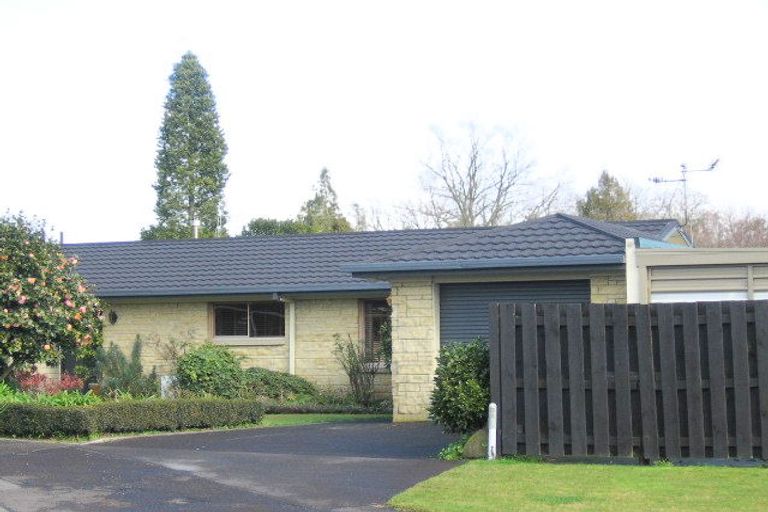 Photo of property in 14 Knightsbridge Place, Dinsdale, Hamilton, 3204
