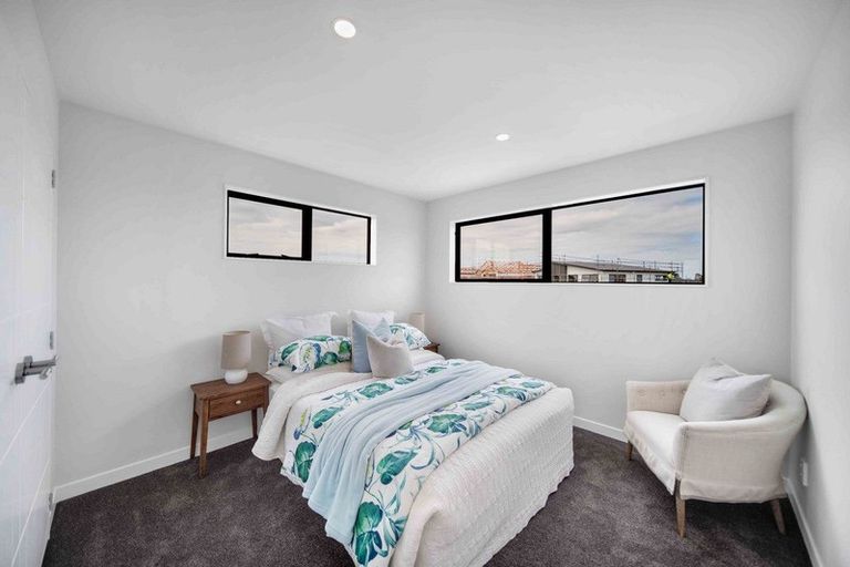 Photo of property in 12 Korowhiti Road, Clarks Beach, 2122