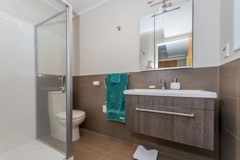 Photo of property in 5 Cherub Place, West Harbour, Auckland, 0618