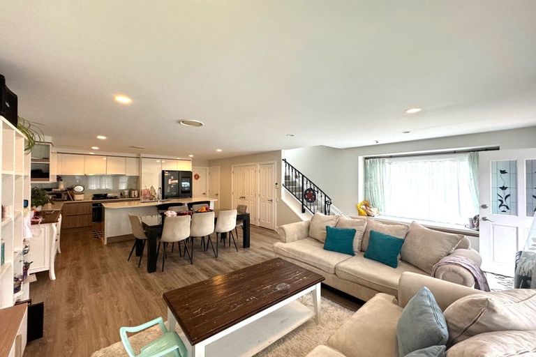 Photo of property in 2 Leneford Drive, East Tamaki, Auckland, 2013