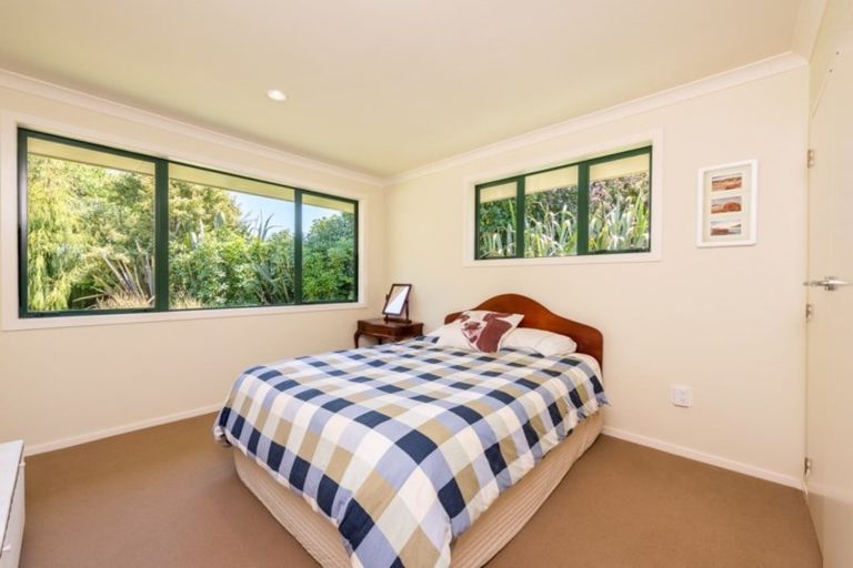 Photo of property in 33 Mokena Kohere Street, Manakau, Levin, 5573