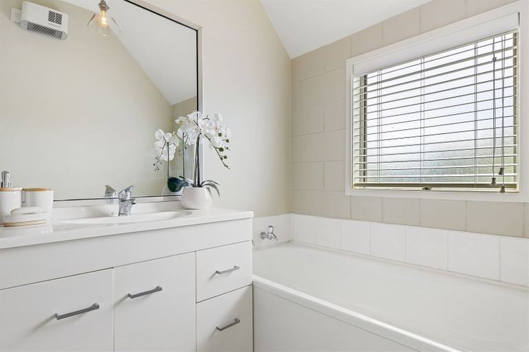 Photo of property in 1/143a Weston Road, St Albans, Christchurch, 8052