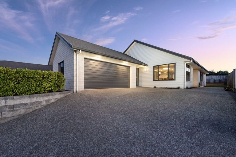 Photo of property in 6 Benmore Crescent, Pyes Pa, Tauranga, 3112
