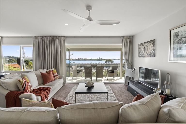 Photo of property in 4/29 Pupuke Road, Takapuna, Auckland, 0622