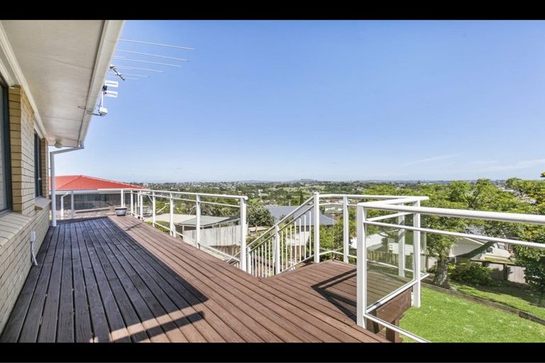 Photo of property in 19 Gwenand Place, Botany Downs, Auckland, 2010