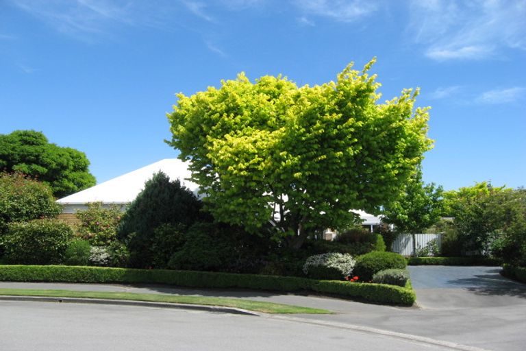 Photo of property in 27 Althorp Place, Avonhead, Christchurch, 8042