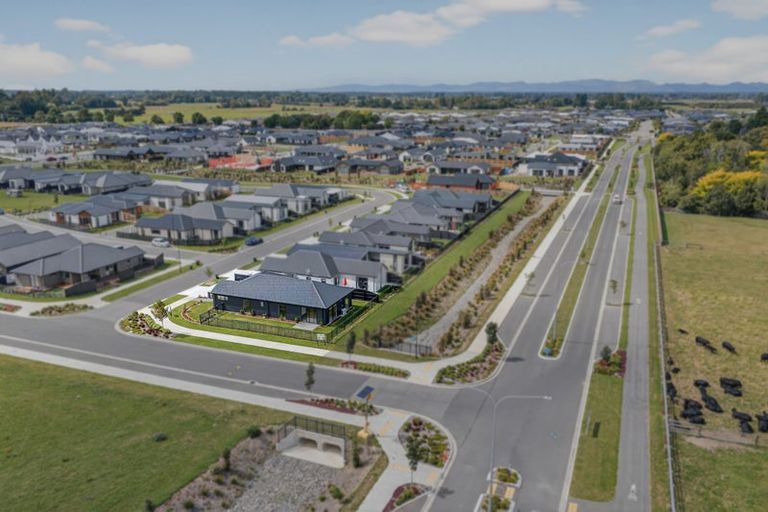 Photo of property in 49 Ruataniwha Avenue, Rangiora, 7400