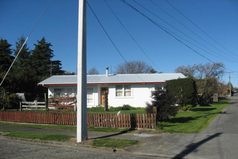 Photo of property in 12 Hughan Place, Carterton, 5713