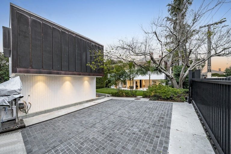 Photo of property in 215 Jervois Road, Herne Bay, Auckland, 1011