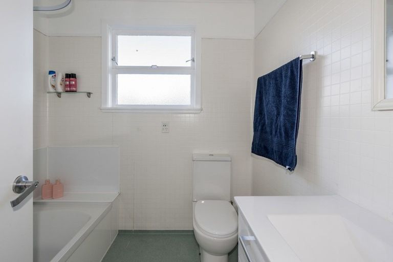 Photo of property in 81 Queenwood Road, Levin, 5510