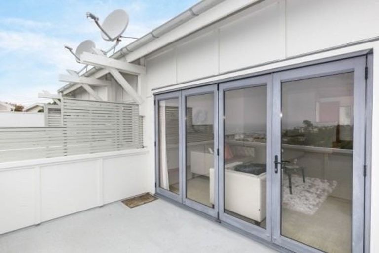 Photo of property in 30b Connaught Terrace, Brooklyn, Wellington, 6021