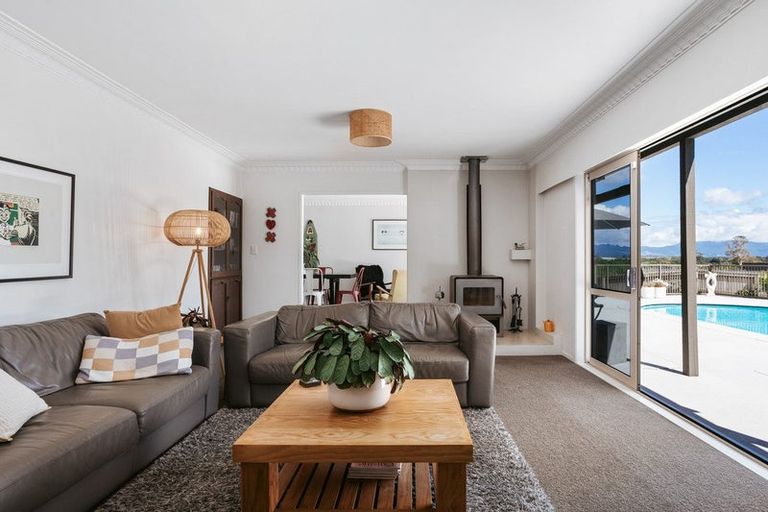 Photo of property in 306 Omokoroa Road, Omokoroa, 3114