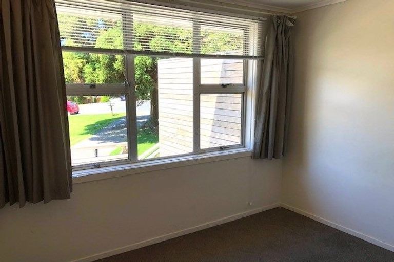 Photo of property in 2/1 Bronwyn Place, Torbay, Auckland, 0630