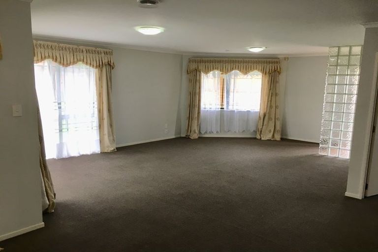 Photo of property in 76 Medvale Avenue, Flat Bush, Auckland, 2019