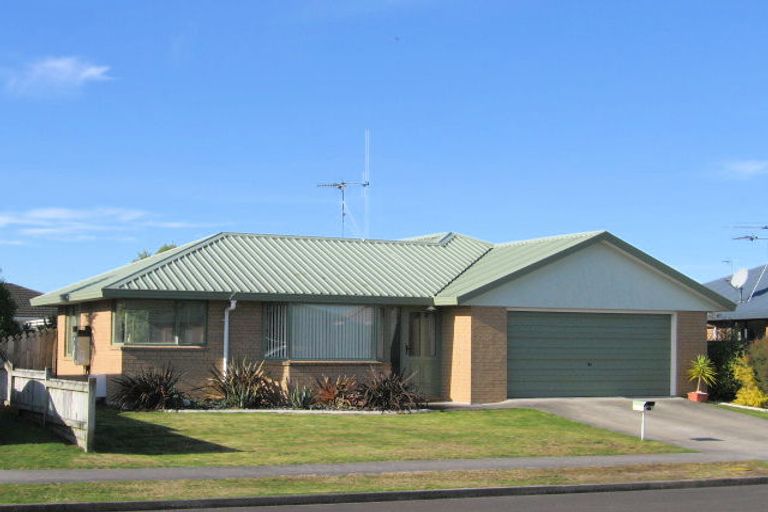 Photo of property in 14 Antrim Place, Nawton, Hamilton, 3200