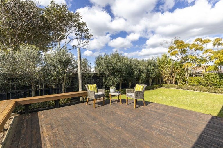 Photo of property in 11 Waimea Street, Westown, New Plymouth, 4310