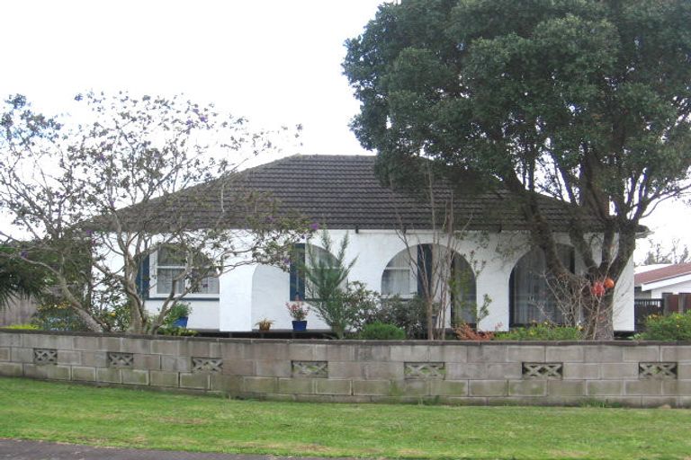Photo of property in 11 Edgerton Road, Te Atatu Peninsula, Auckland, 0610