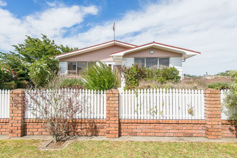 Photo of property in 5 Gibson Place, Dannevirke, 4930