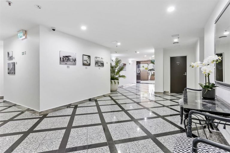 Photo of property in 1i/175 Hurstmere Road, Takapuna, Auckland, 0622