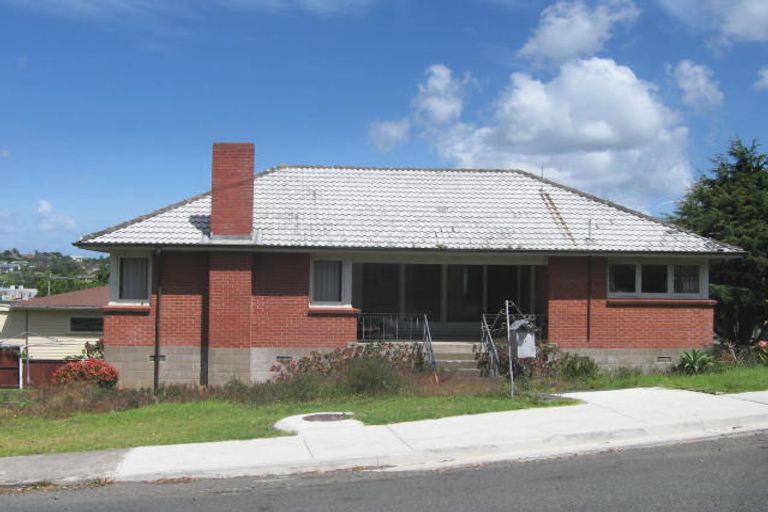 Photo of property in 1 Camelot Place, Glenfield, Auckland, 0629