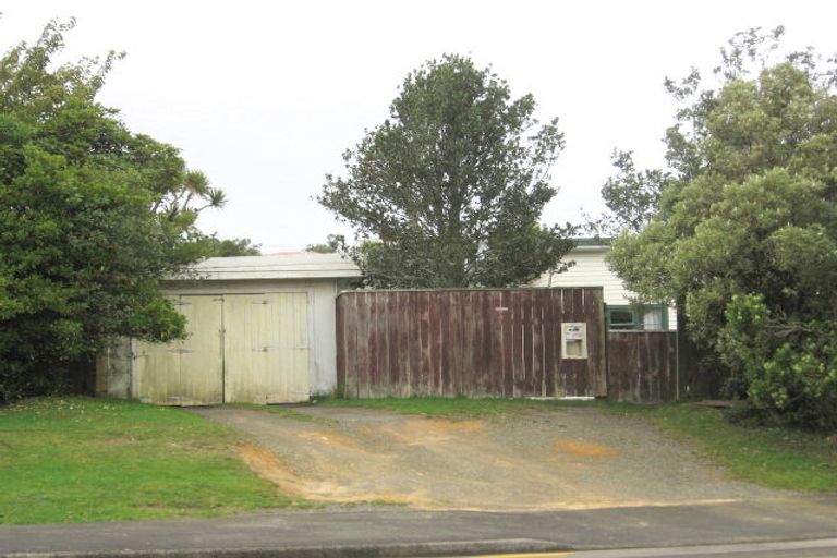 Photo of property in 20 Bracken Road, Newlands, Wellington, 6037