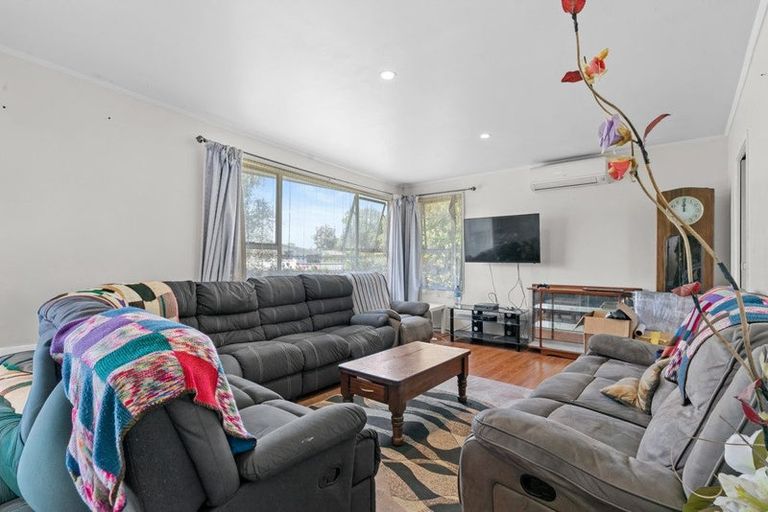 Photo of property in 30 Staverton Crescent, Mangere, Auckland, 2022