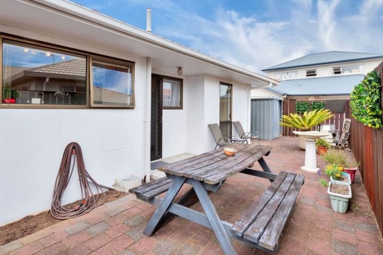 Photo of property in 2/27a Scott Road, Papakura, 2110
