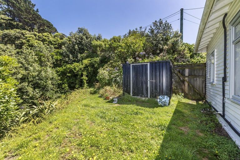 Photo of property in 24 Hungerford Road, Lyall Bay, Wellington, 6022