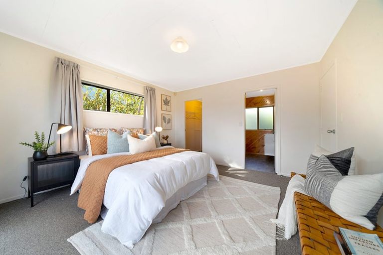 Photo of property in 2/12 Grimshaw Place, Henderson, Auckland, 0612
