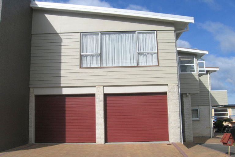 Photo of property in 34 Akaroa Drive, Maupuia, Wellington, 6022