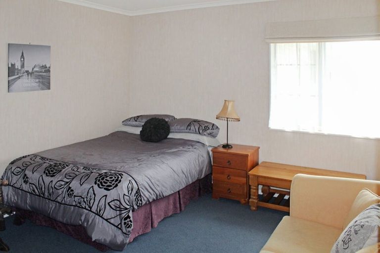 Photo of property in 16 Woodgate Court, Fitzherbert, Palmerston North, 4410