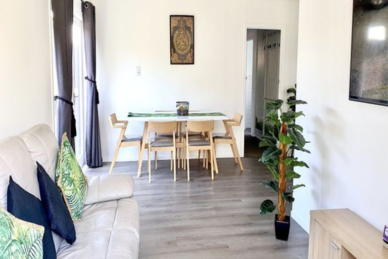 Photo of property in 1/109 Target Road, Totara Vale, Auckland, 0629