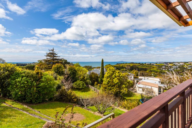 Photo of property in 70 Wade River Road, Stanmore Bay, Whangaparaoa, 0932