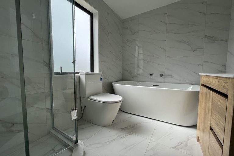 Photo of property in 1 Whawhaki Lane, Kumeu, 0810