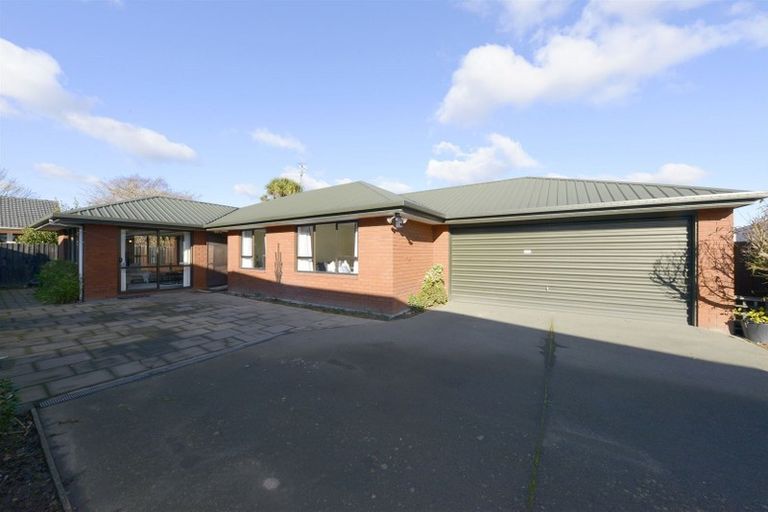 Photo of property in 2/182 Avonhead Road, Avonhead, Christchurch, 8042