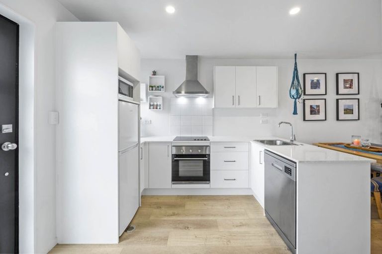 Photo of property in 3/6 South Pacific Place, Henderson, Auckland, 0612