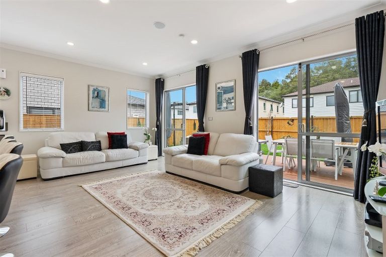 Photo of property in 20 Drumbuoy Drive, Flat Bush, Auckland, 2019