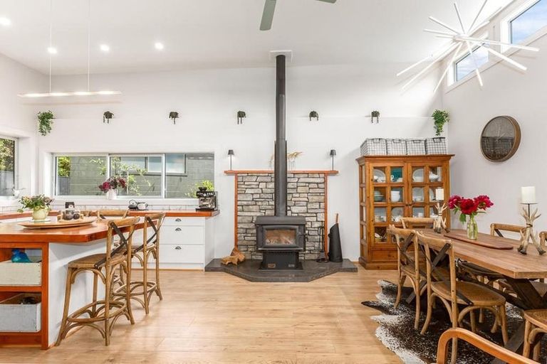 Photo of property in 19 Fleetwood Grove, Waikanae, 5036