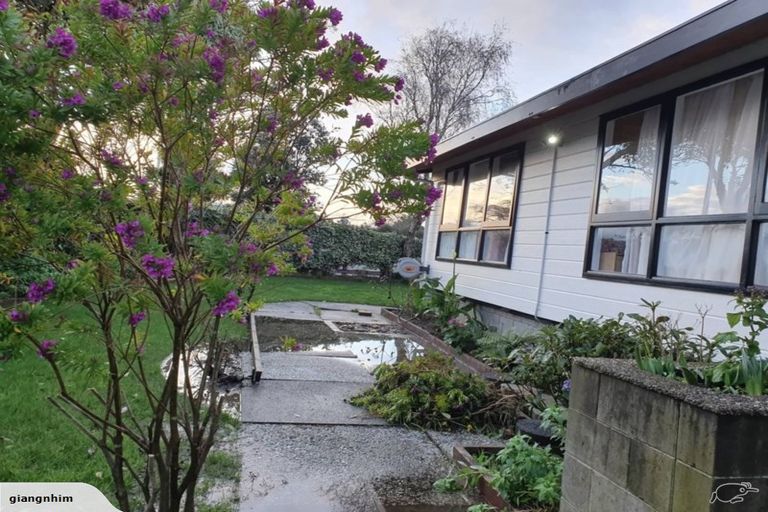 Photo of property in 1 Kent Crescent, Awapuni, Palmerston North, 4412
