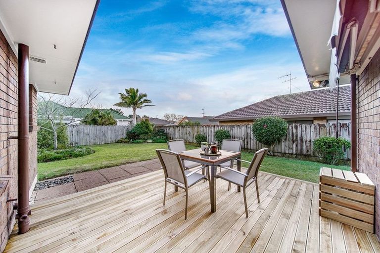 Photo of property in 2/32 Headcorn Place, Botany Downs, Auckland, 2010