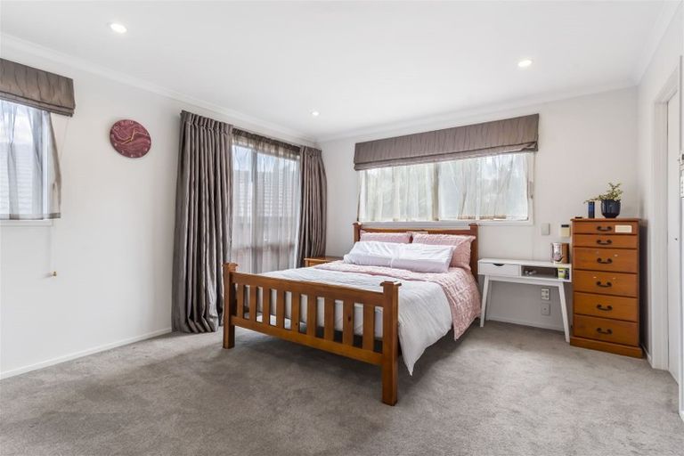 Photo of property in 1 Citation Way, Botany Downs, Auckland, 2010