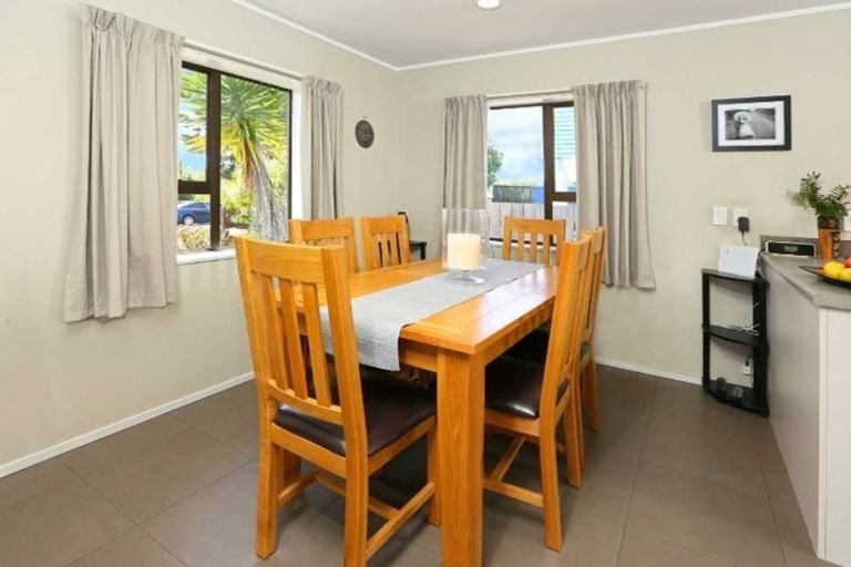 Photo of property in 1/122 Waimumu Road, Massey, Auckland, 0614