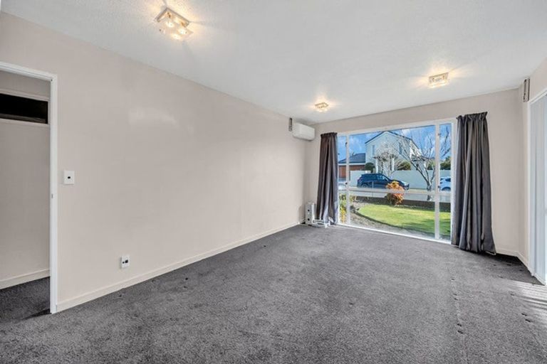Photo of property in 2/52a Berkshire Drive, Avonhead, Christchurch, 8042