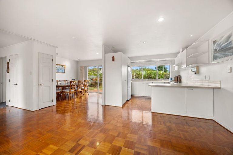 Photo of property in 16 Harbour Lights Close, West Harbour, Auckland, 0618