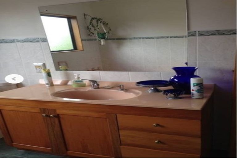 Photo of property in 115 Wiseley Road, West Harbour, Auckland, 0618